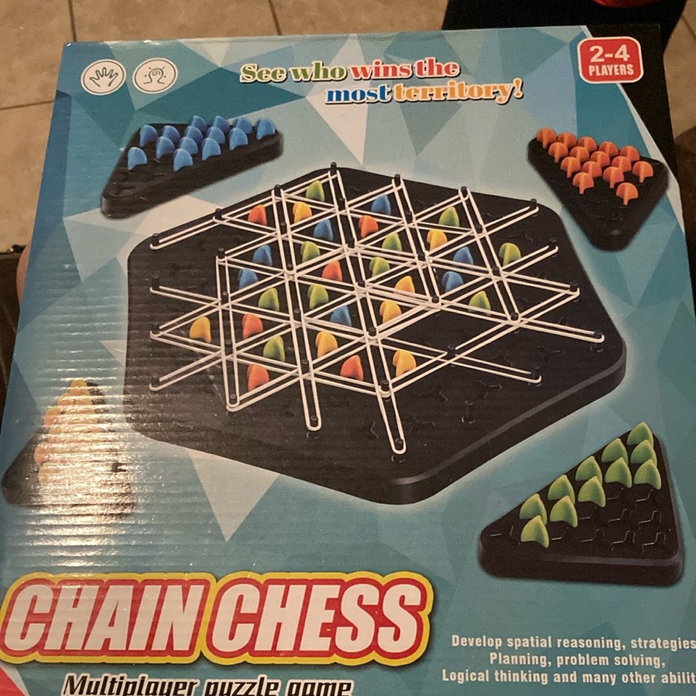 Chain Chess Multiplayer Puzzle Game - Black and Multicolor